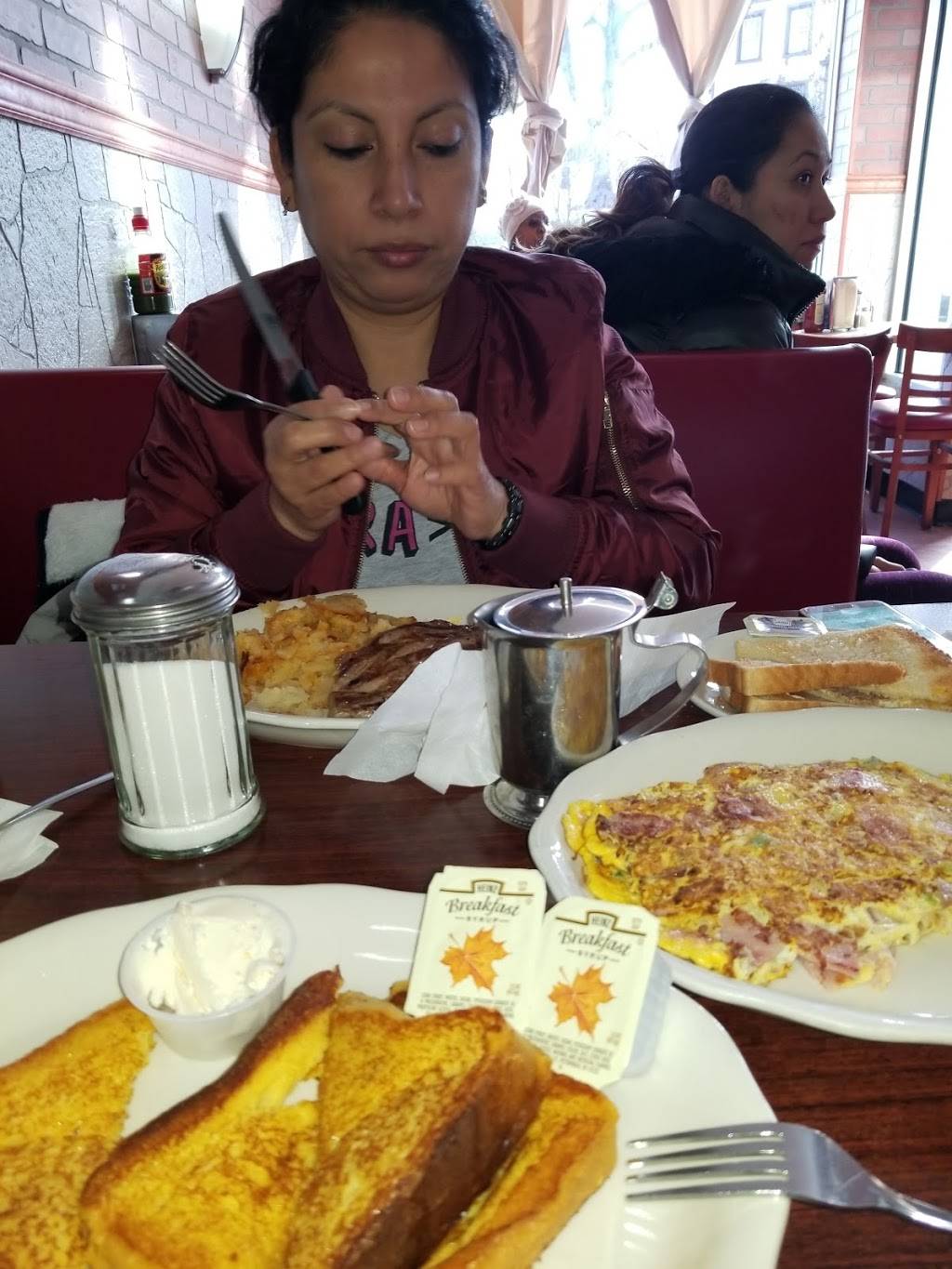 Star Coffee Shop & Deli | restaurant | 52 Main St, West Orange, NJ 07052, USA | 9732430338 OR +1 973-243-0338