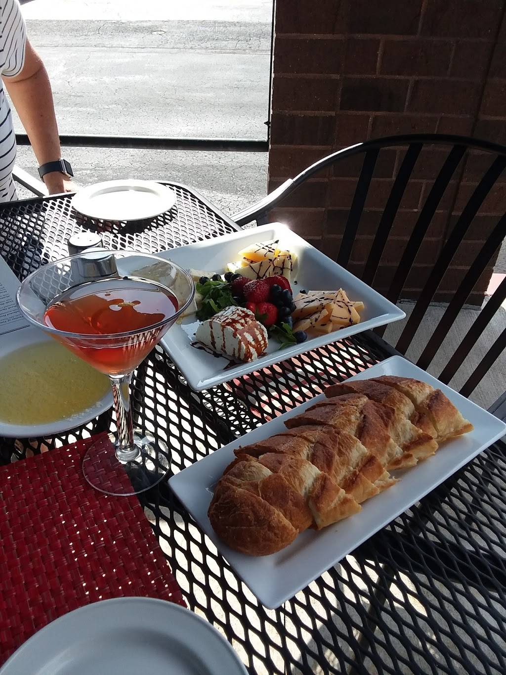 The Euro Bistro | restaurant | 6450 28th St SE, Grand Rapids, MI 49546, USA | 6167192017 OR +1 616-719-2017