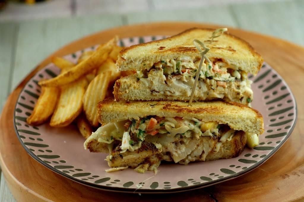 Riviera Bar and Grill | restaurant | 5500 Deltona Dr, Punta Gorda, FL 33950, USA | 9416392633 OR +1 941-639-2633