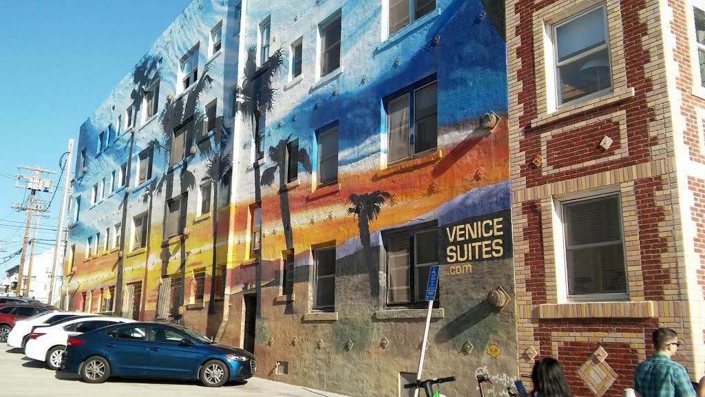 The Venice Beach Bar | restaurant | 323 Ocean Front Walk, Venice, CA 90291, USA | 3103923997 OR +1 310-392-3997