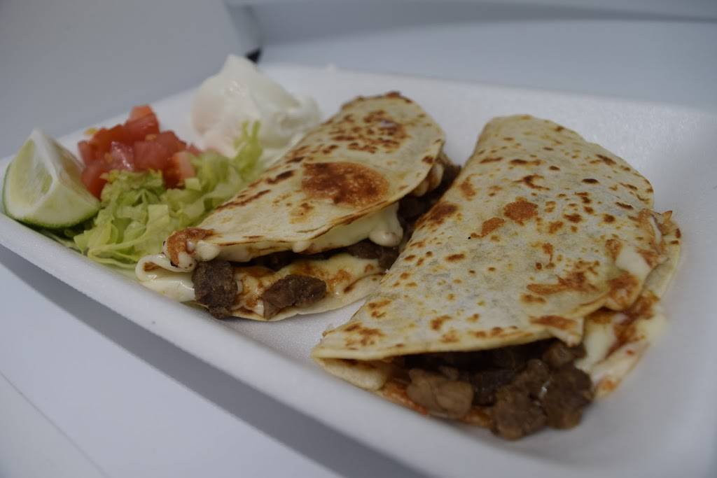 Tacos El Charrito | restaurant | 178 W Becher St, Milwaukee, WI 53204, USA | 4142108277 OR +1 414-210-8277