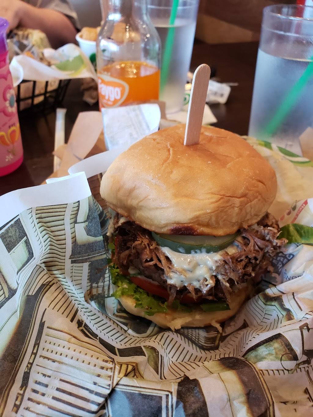 Wahlburgers | restaurant | 21200 Penn St, Taylor, MI 48180, USA | 3132097440 OR +1 313-209-7440