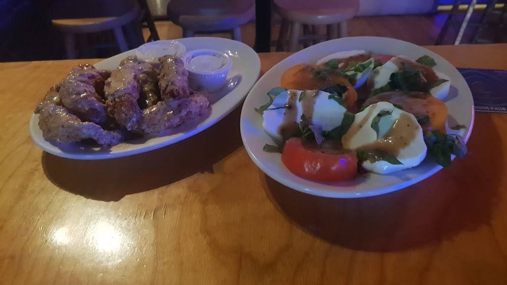 Bar Coastal | restaurant | 1495 1st Avenue, New York, NY 10075, USA | 2122886635 OR +1 212-288-6635