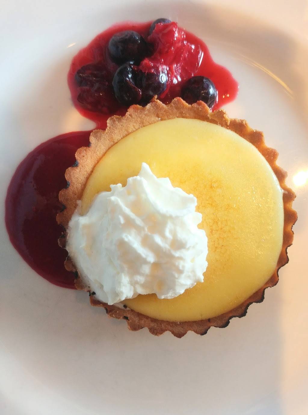 Olio Mediterranean Grille | restaurant | 801 Dixon Rd, Etobicoke, ON M9W 1J5, Canada | 4162137504 OR +1 416-213-7504