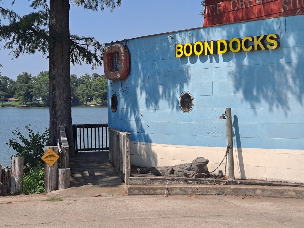 The Dock | restaurant | 1829 Lake St, Lake Providence, LA 71254, USA | 3185593625 OR +1 318-559-3625