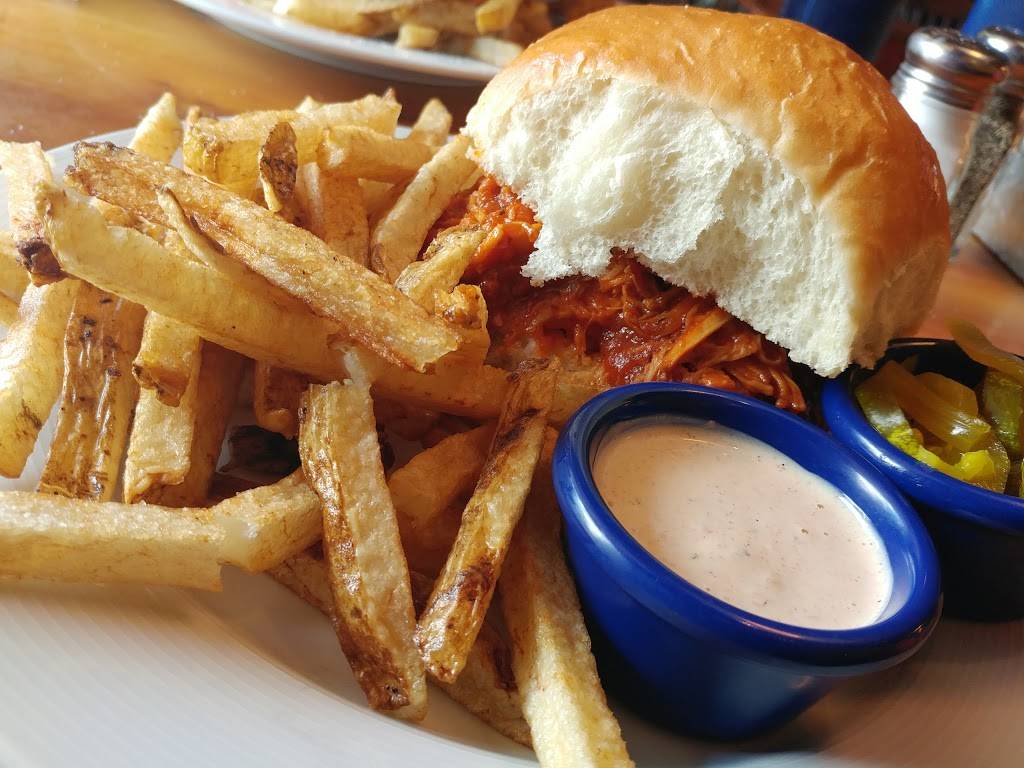 Cue Barbecue | restaurant | 13700 Highway 9 North, Alpharetta, GA 30004, USA | 7706670089 OR +1 770-667-0089