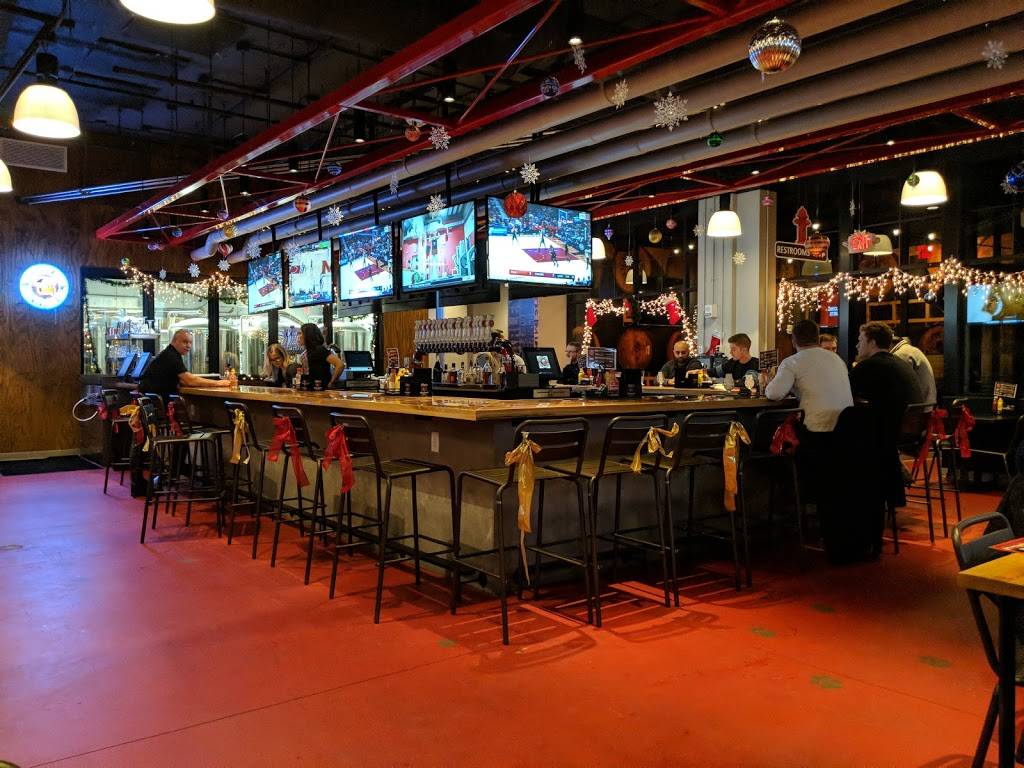 Thirsty Dog East Bank | restaurant | 1085 Old River Rd, Cleveland, OH 44113, USA | 2165231501 OR +1 216-523-1501