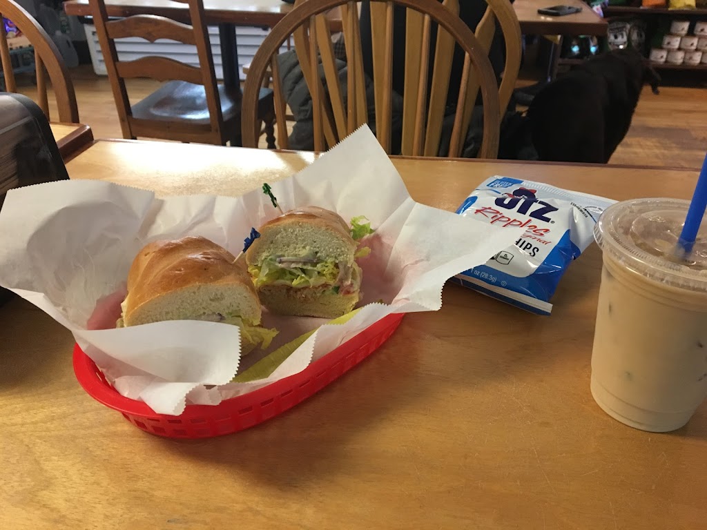 Newfields Country Store | restaurant | 66 Main St, Newfields, NH 03856, United States | 6037735656 OR +1 603-773-5656