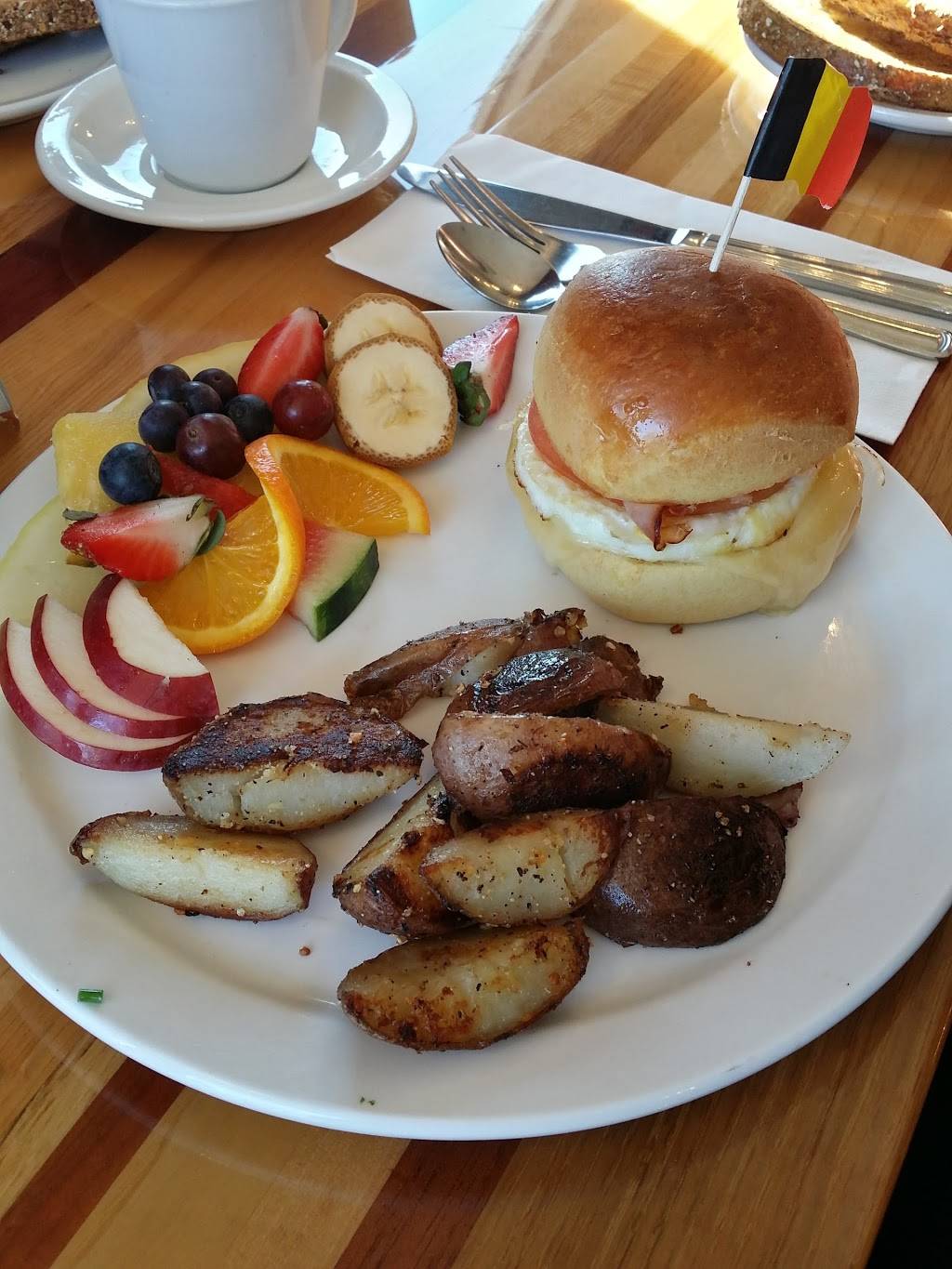 Cest Belge | restaurant | 102 Rue Principale, Granby, QC J2G 2V2, Canada | 4509947676 OR +1 450-994-7676