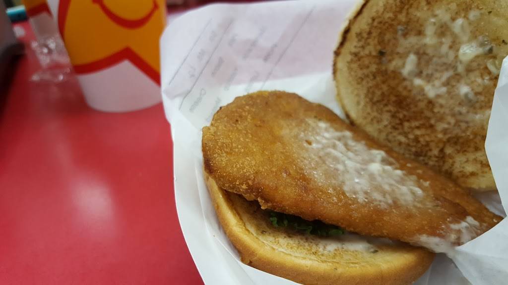 Hardees | restaurant | 589 IN-39 Bypass, Martinsville, IN 46151, USA | 7653425811 OR +1 765-342-5811