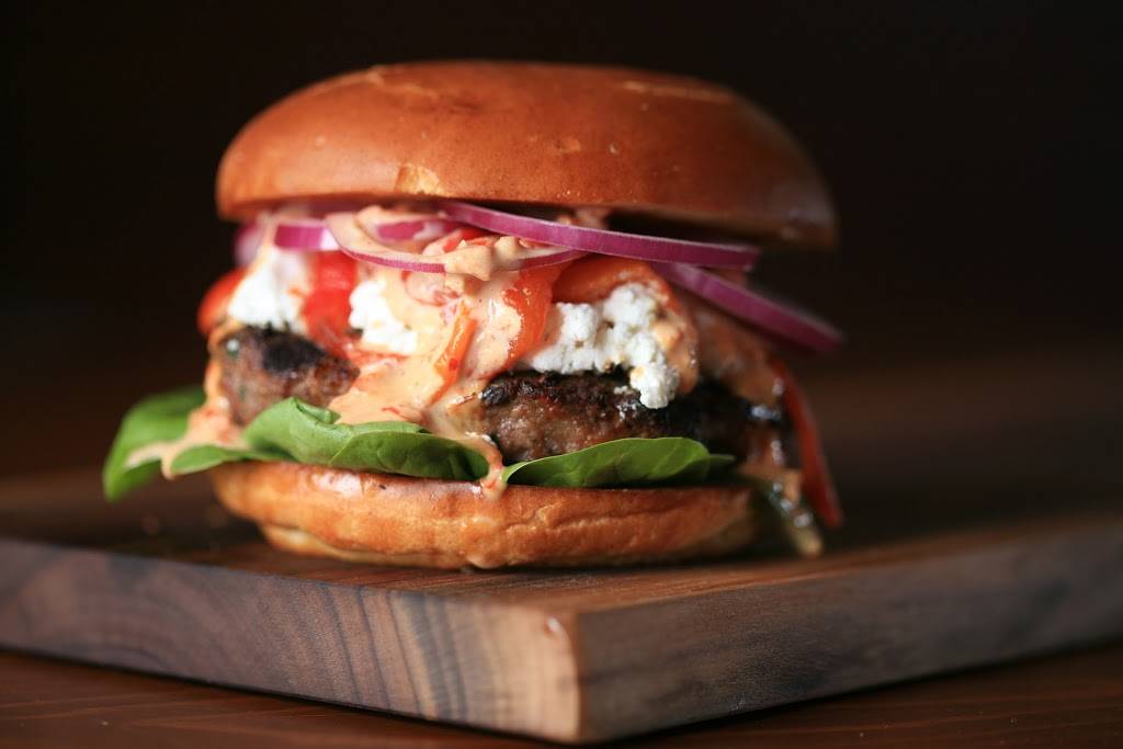 Billys Taphouse | restaurant | 305 Talbot St N, Essex, ON N8M 2E2, Canada | 5197767094 OR +1 519-776-7094