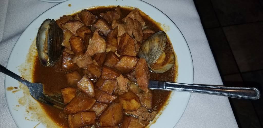 Campinos Portuguese Restaurant | restaurant | 218 Warren Ave, East Providence, RI 02914, USA | 4014386800 OR +1 401-438-6800