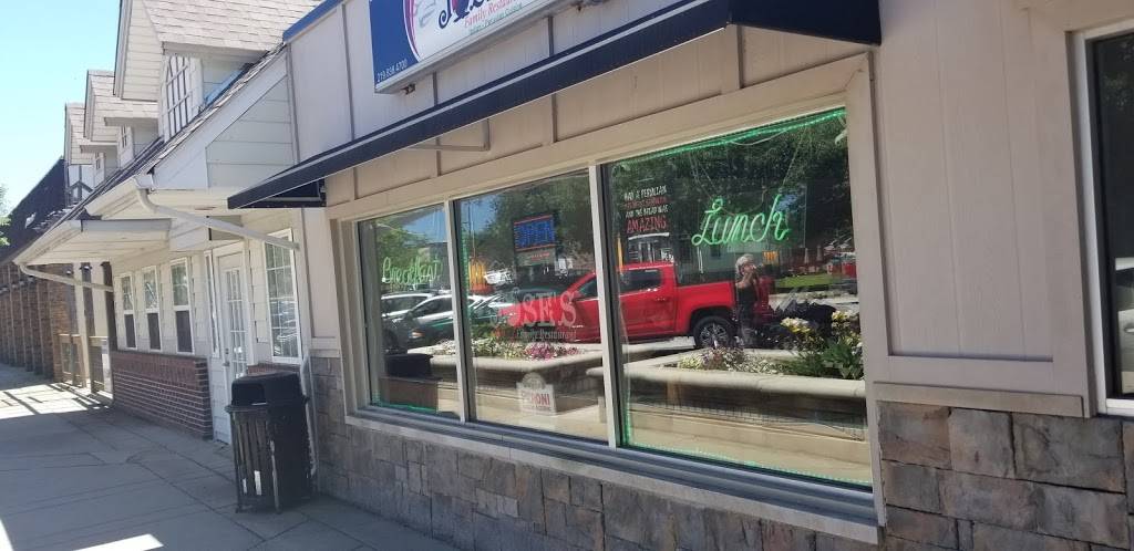 Joses Family Restaurant | restaurant | 2934 Highway Ave, Highland, IN 46322, USA | 2198384700 OR +1 219-838-4700