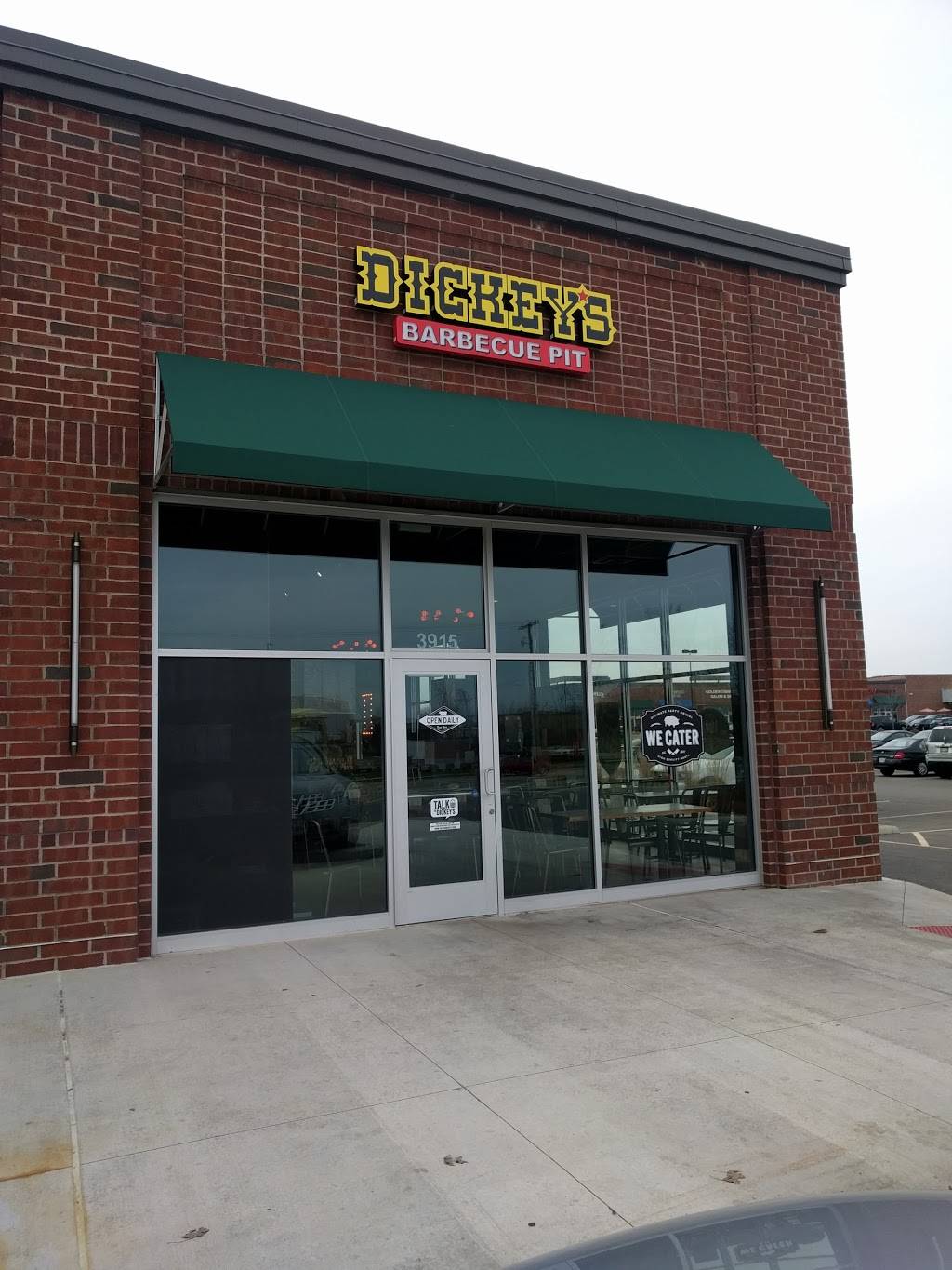 Dickeys Barbecue Pit | restaurant | 3915 Britton Pkwy, Hilliard, OH 43026, USA | 6147774020 OR +1 614-777-4020