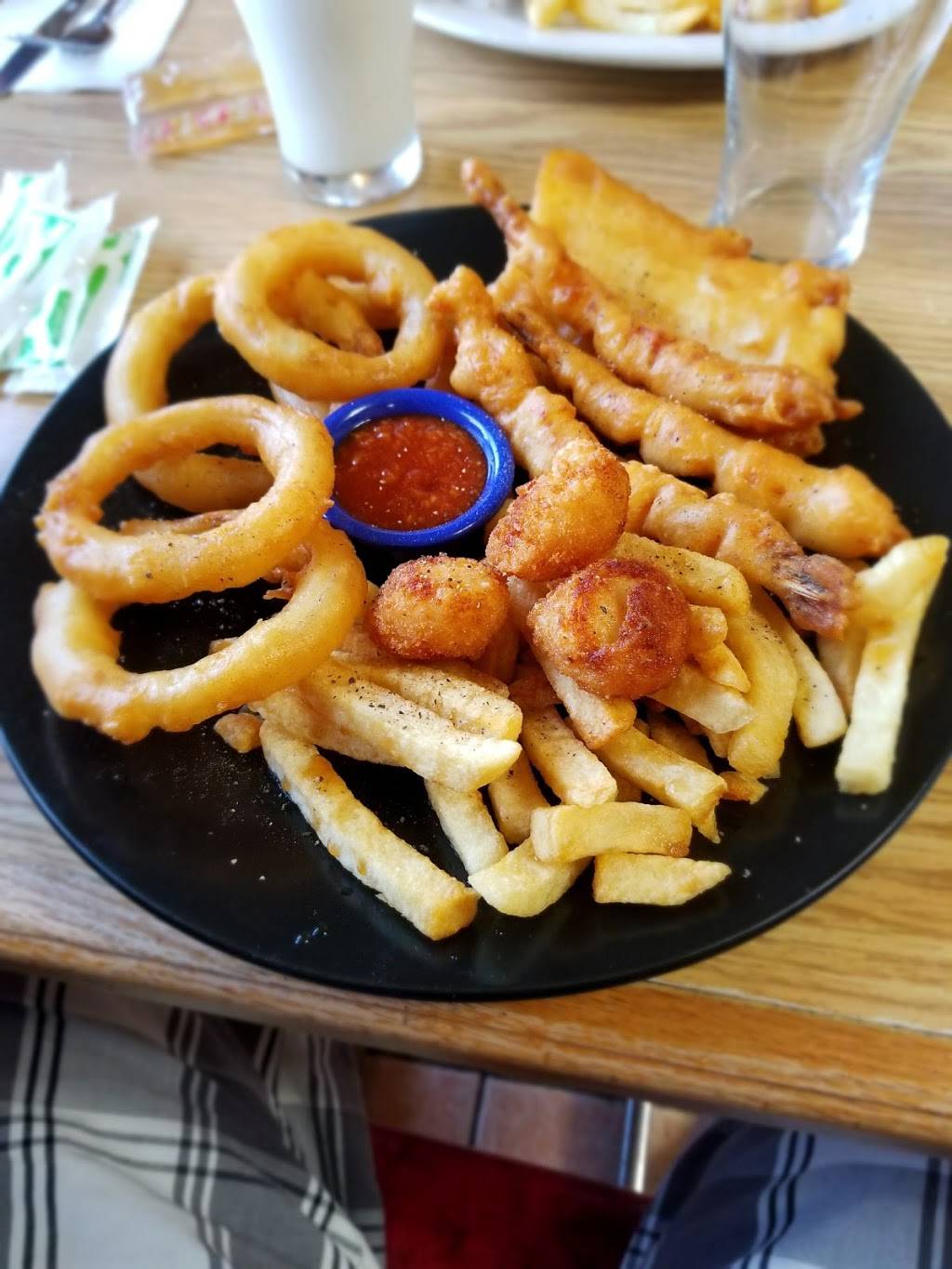 Dockers Fish & Chip & Breakfast | restaurant | 3 Lansdowne St, Peterborough, ON K9J 1X8, Canada | 7057437771 OR +1 705-743-7771