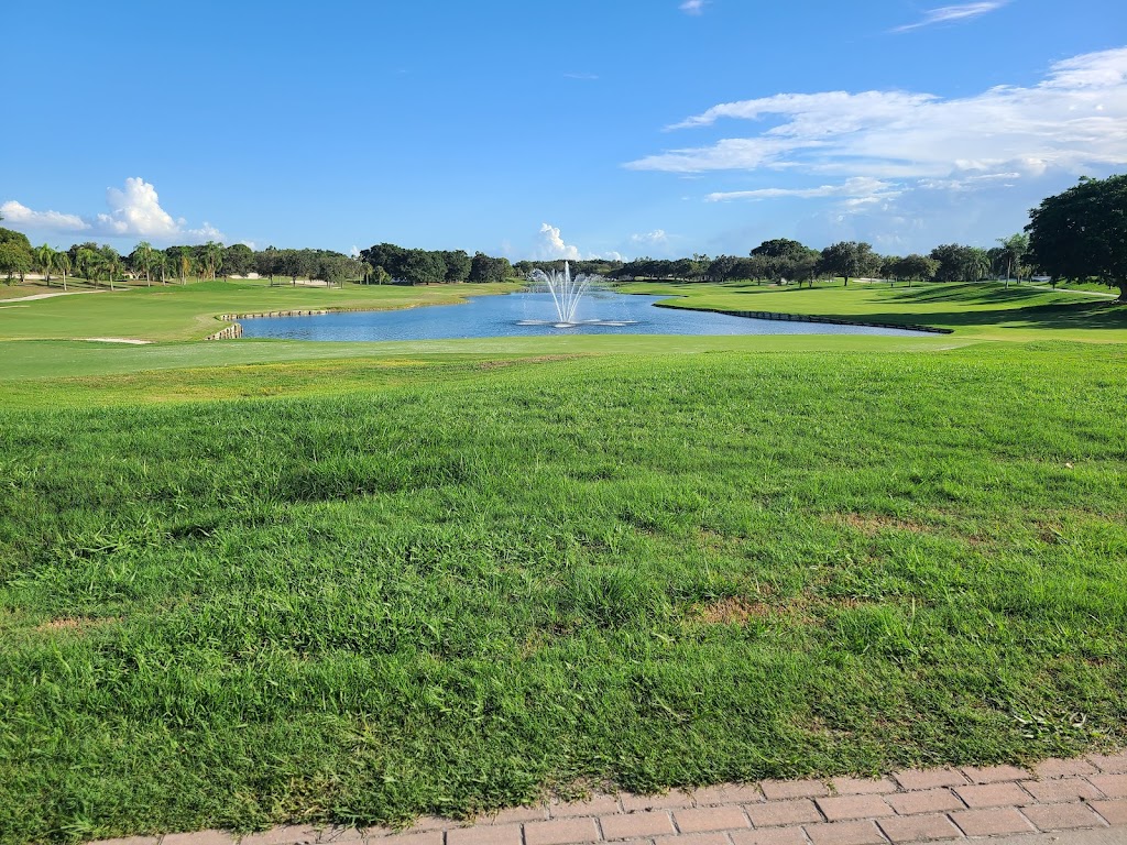 The Club at Weston Hills | restaurant | 2600 Country Club Way, Weston, FL 33332, USA | 9543844600 OR +1 954-384-4600