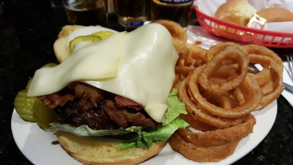 Champions Pub | restaurant | 114 Foster St, Peabody, MA 01960, USA | 9785317776 OR +1 978-531-7776