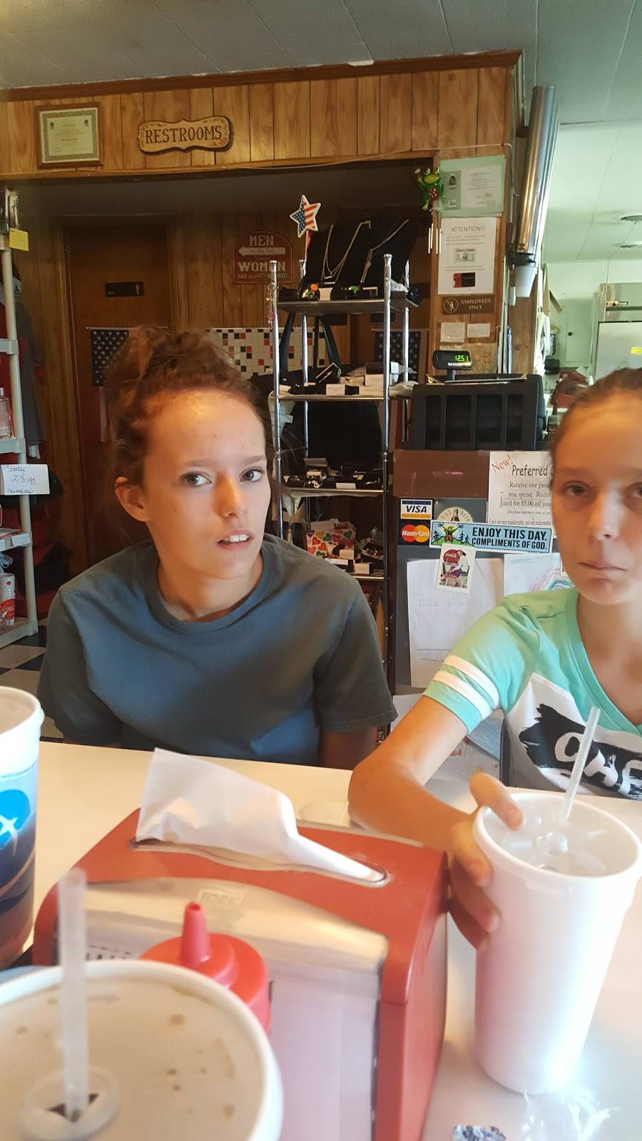 Country Cookin | restaurant | 906 E Hackberry St, Salem, IN 47167, USA | 8128961116 OR +1 812-896-1116