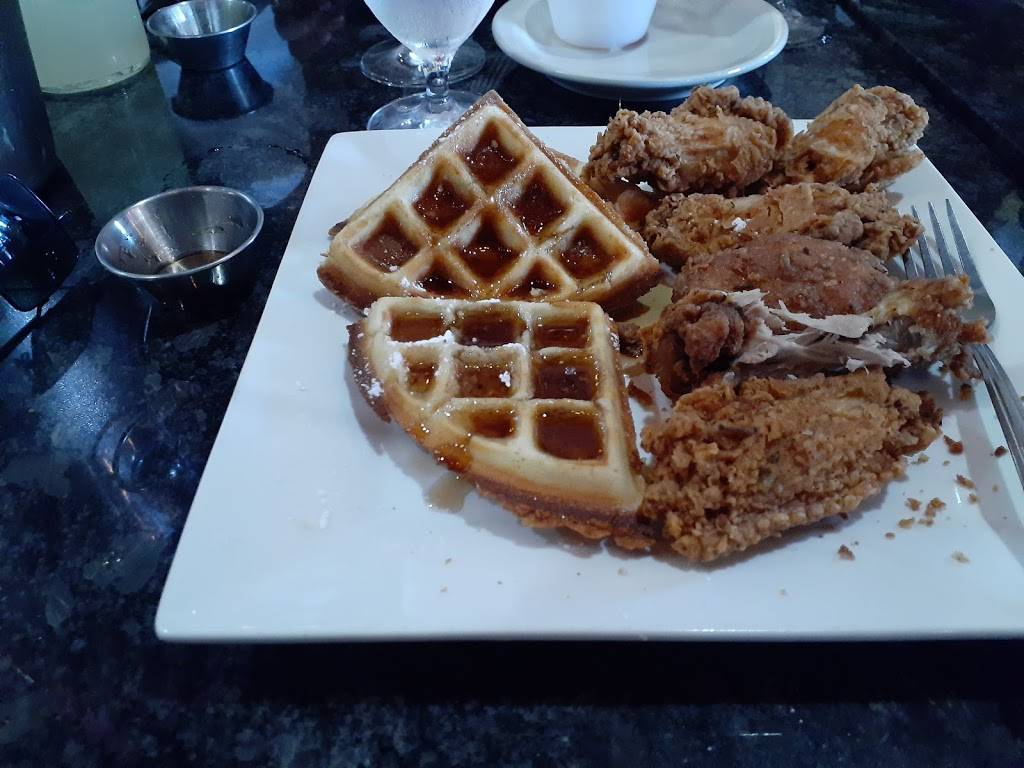 Phil & Dereks Restaurant | restaurant | 1701 Webster St, Houston, TX 77003, USA | 2815013261 OR +1 281-501-3261