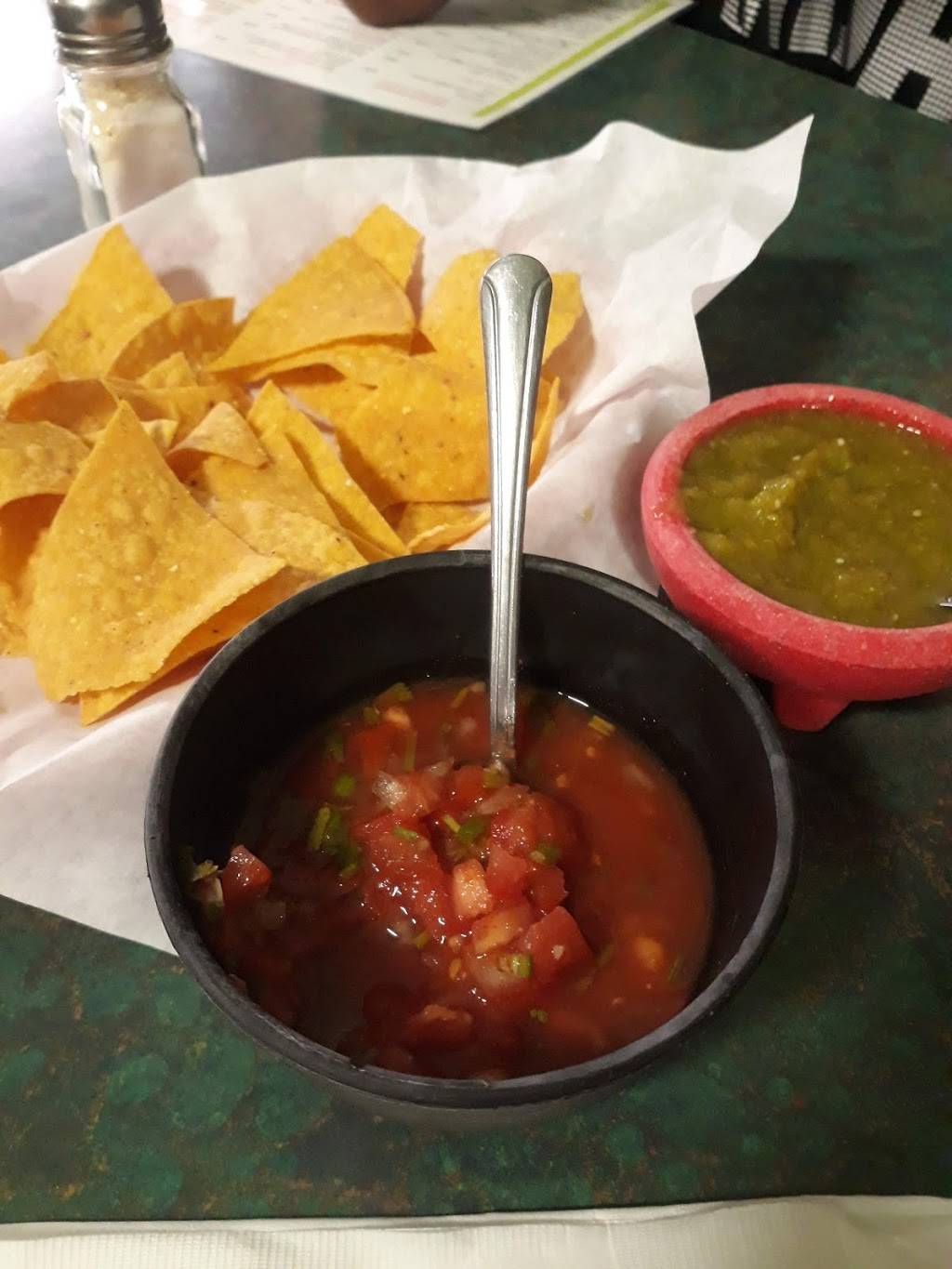 Chemos Mexican Restaurant | restaurant | 10230 16th Ave SW, Seattle, WA 98146, USA | 2067627333 OR +1 206-762-7333