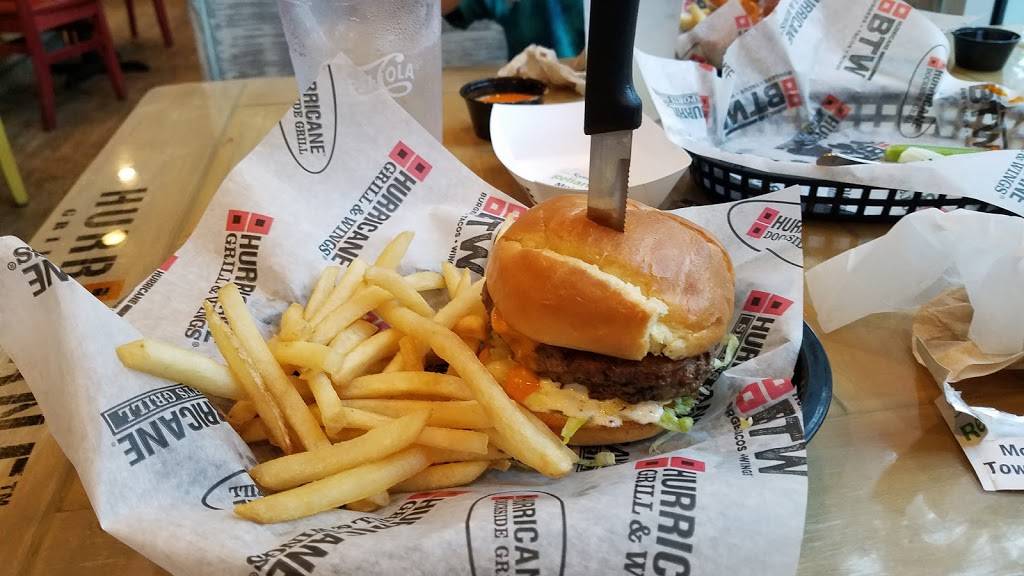 Hurricane Grill & Wings | meal takeaway | 6345 Naples Blvd # 7, Naples, FL 34109, USA | 2395139900 OR +1 239-513-9900