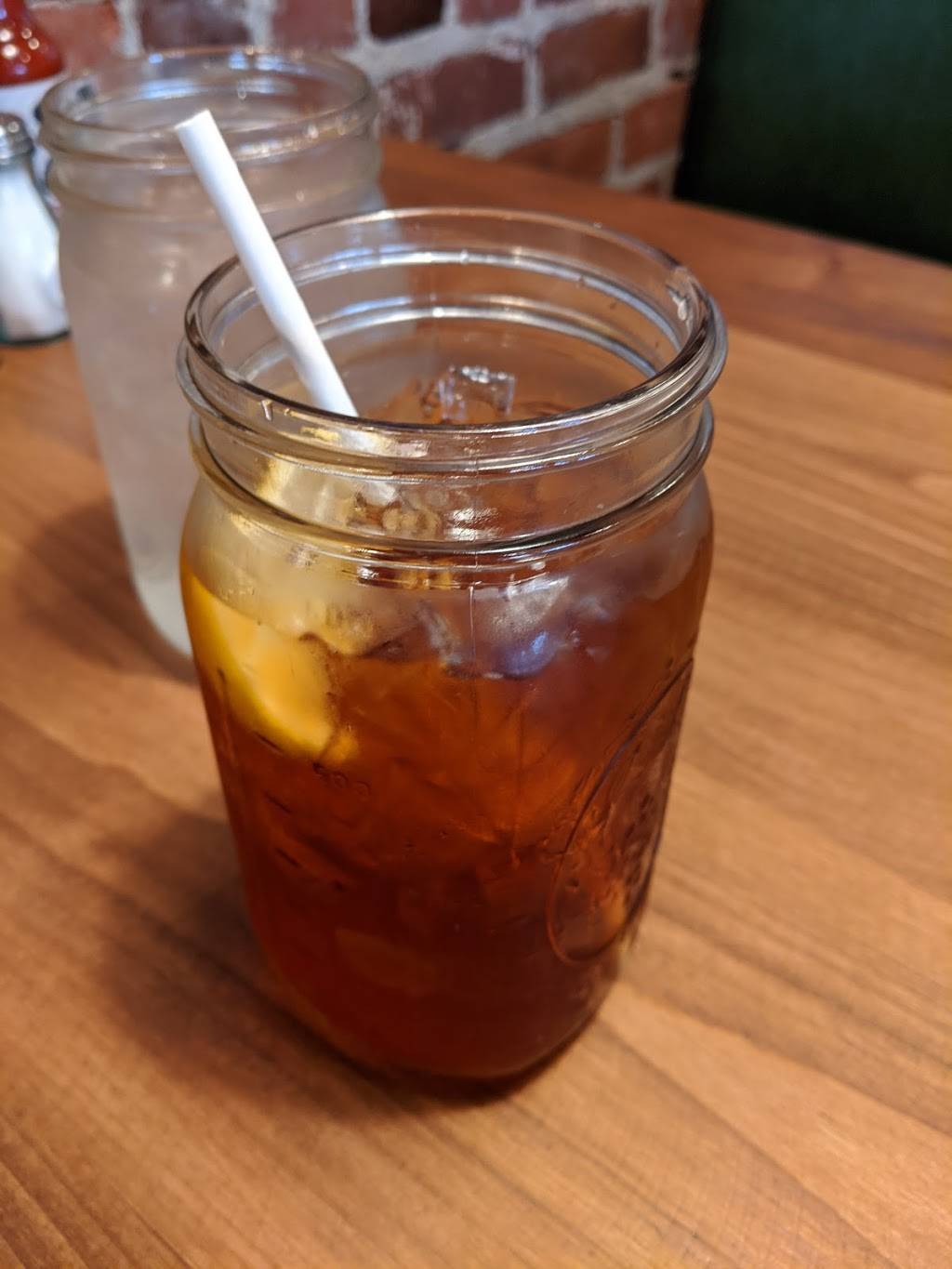 Fixins Soul Kitchen | restaurant | 3428 3rd Ave, Sacramento, CA 95817, USA | 9169997685 OR +1 916-999-7685