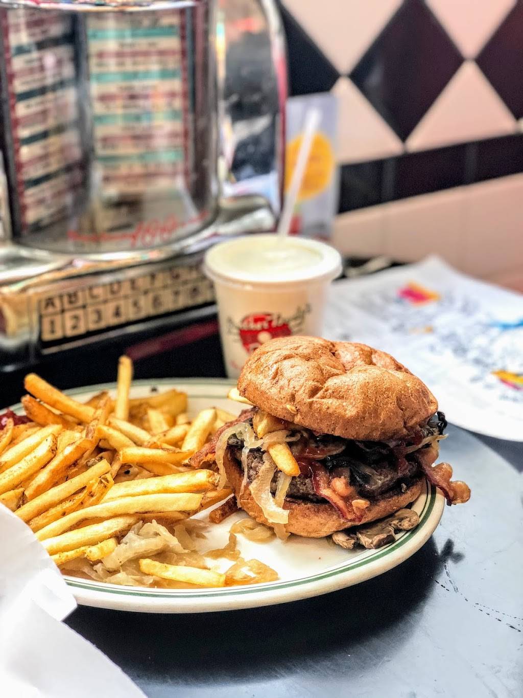 Gunther Toodys Diner | meal takeaway | 8266 W Bowles Ave #3050, Littleton, CO 80123, USA | 3039321957 OR +1 303-932-1957