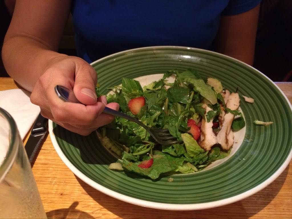 Applebees Grill + Bar | restaurant | 360 Walt Whitman Road Huntington Shopping Center, Huntington Station, NY 11746, USA | 6314273504 OR +1 631-427-3504