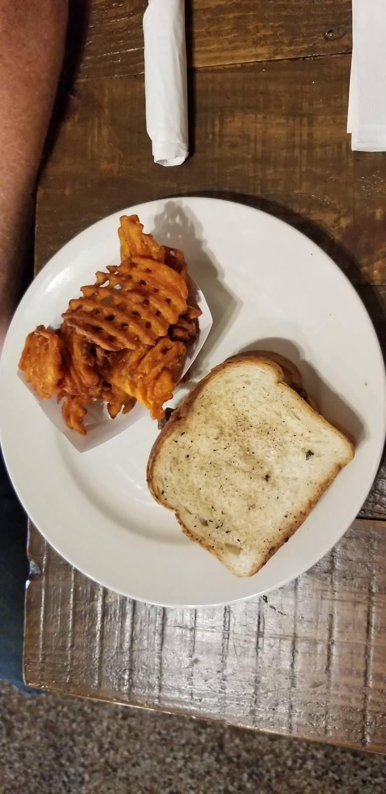 The Porter | restaurant | 201 W Pine St, Hattiesburg, MS 39401, USA | 6013369373 OR +1 601-336-9373