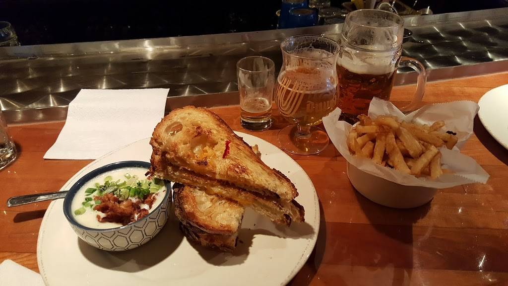 St. Arnolds Mussel Bar Bethesda | restaurant | 7525 Old Georgetown Rd, Bethesda, MD 20814, USA | 3019130352 OR +1 301-913-0352