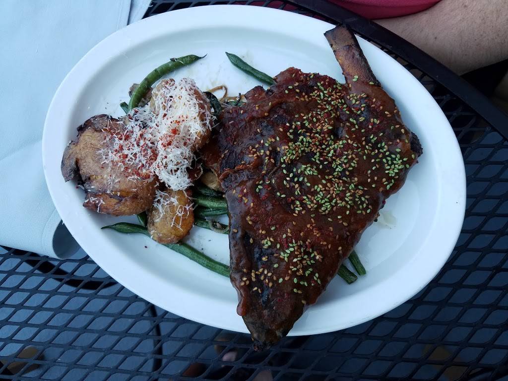 Breakwater | restaurant | 6308 Metropolitan Ln, Monona, WI 53713, USA | 6084165388 OR +1 608-416-5388