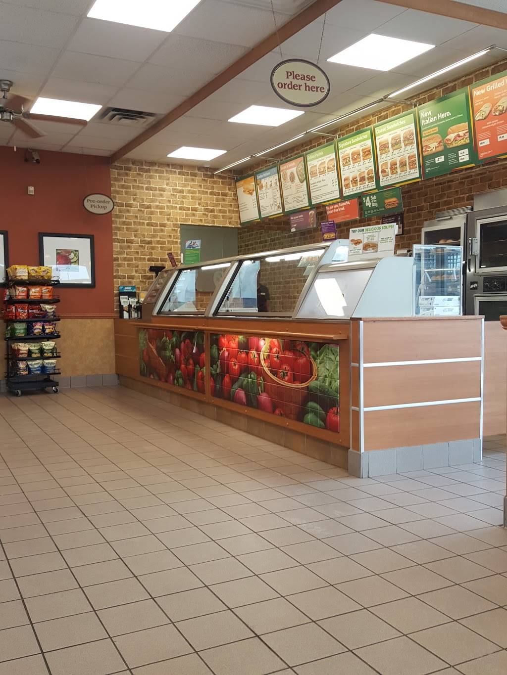 Subway | meal takeaway | Ridge Shopping Centre, 2423 Trafalgar Rd Unit A14, Oakville, ON L6H 6K7, Canada | 9052577827 OR +1 905-257-7827