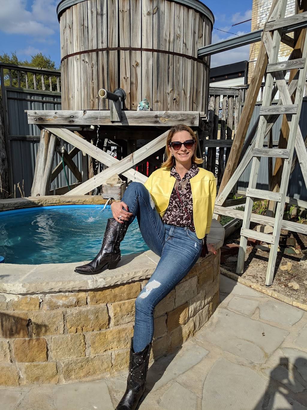 Cotton Country Club | restaurant | 212 E Davilla St, Granger, TX 76530, USA | 5128590700 OR +1 512-859-0700