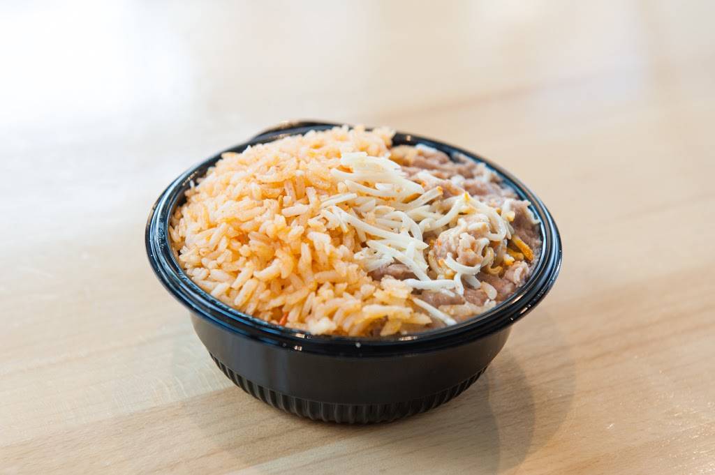 Big Wig Tacos & Burritos | restaurant | 2490 N Milwaukee Ave, Chicago, IL 60647, USA | 3126249568 OR +1 312-624-9568