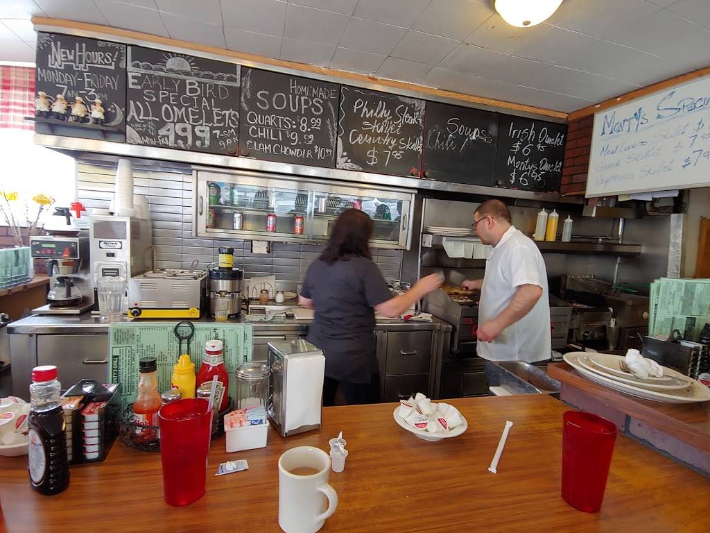 Montys Grill | restaurant | 28300 Woodward Ave, Royal Oak, MI 48067, USA | 2485474151 OR +1 248-547-4151