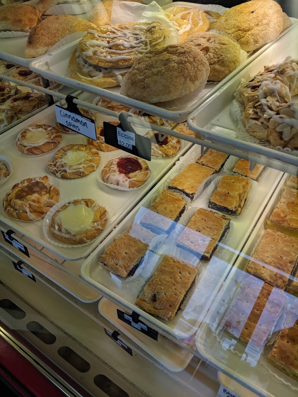 Calvittos Pizza & Bakery | bakery | 285 Park Ave, Cranston, RI 02905, USA | 4019418863 OR +1 401-941-8863