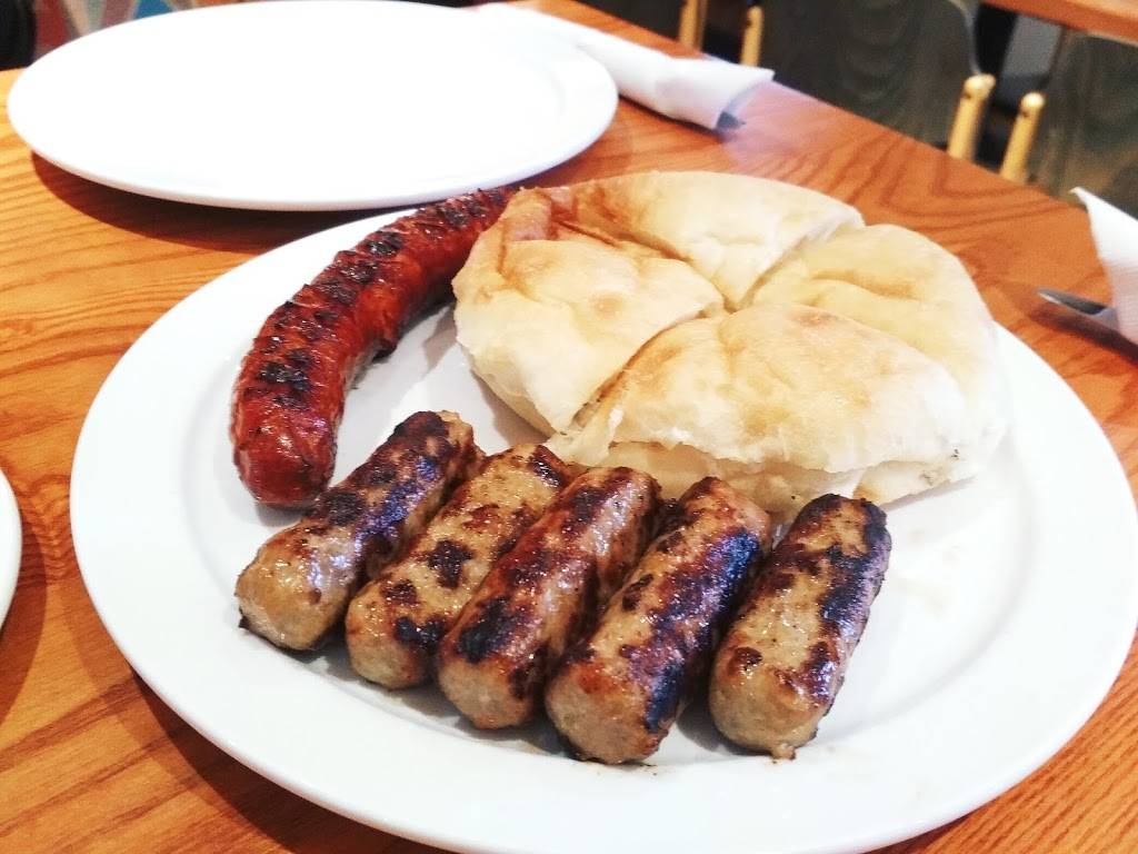 Veslo Family Restaurant | restaurant | 100 Arnold St, Kitchener, ON N2H 6C9, Canada | 5197449292 OR +1 519-744-9292