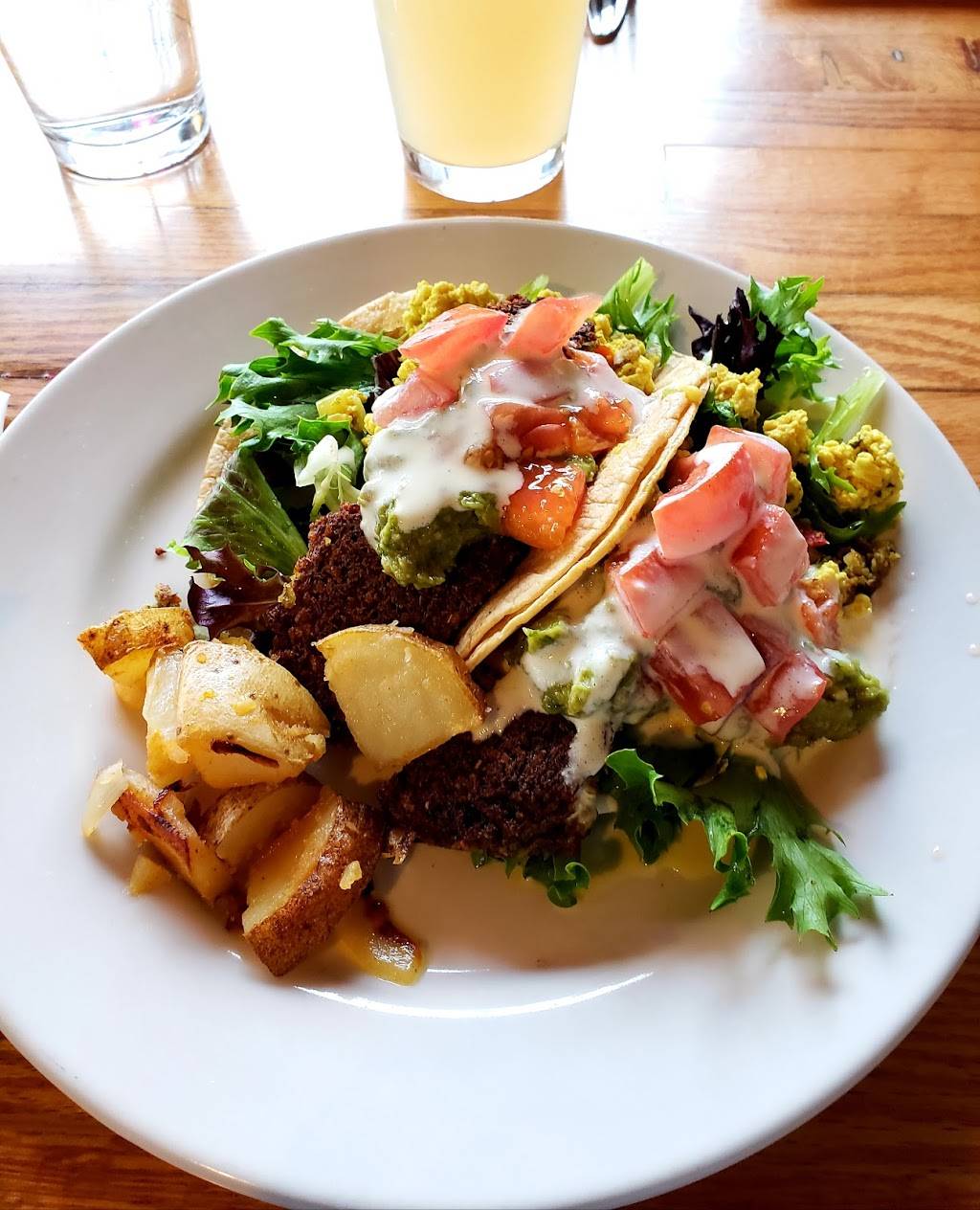 Majani Restaurant | restaurant | 7167 S Exchange Ave, Chicago, IL 60649, USA | 7733594019 OR +1 773-359-4019