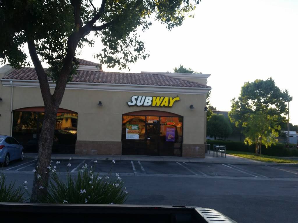 Subway Restaurants | restaurant | 23790 Newhall Ave, Santa Clarita, CA 91321, USA | 6612592907 OR +1 661-259-2907