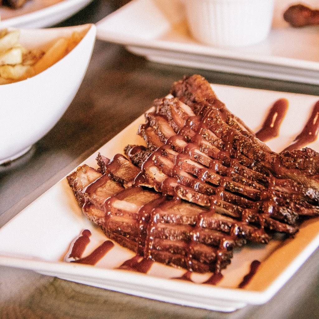 Moes BBQ | restaurant | 2446 Bank St, Ottawa, ON K1V 1A4, Canada | 6136951786 OR +1 613-695-1786