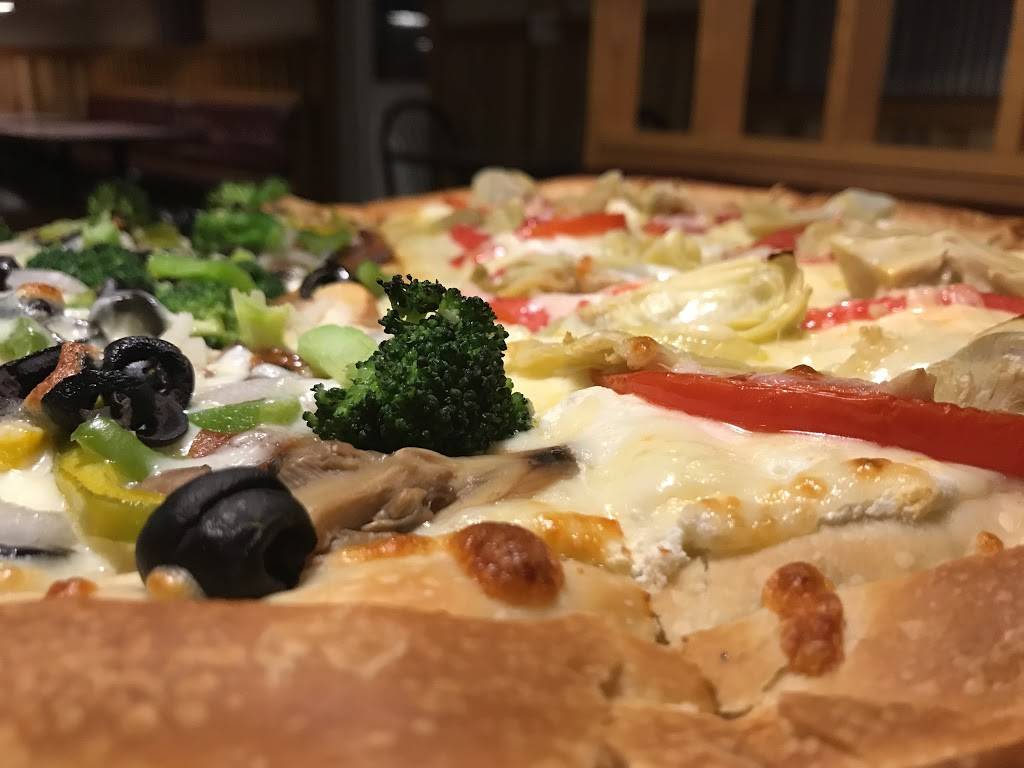 Beacon Falls Pizza Palace | restaurant | 125 S Main St, Beacon Falls, CT 06403, USA | 2037238705 OR +1 203-723-8705