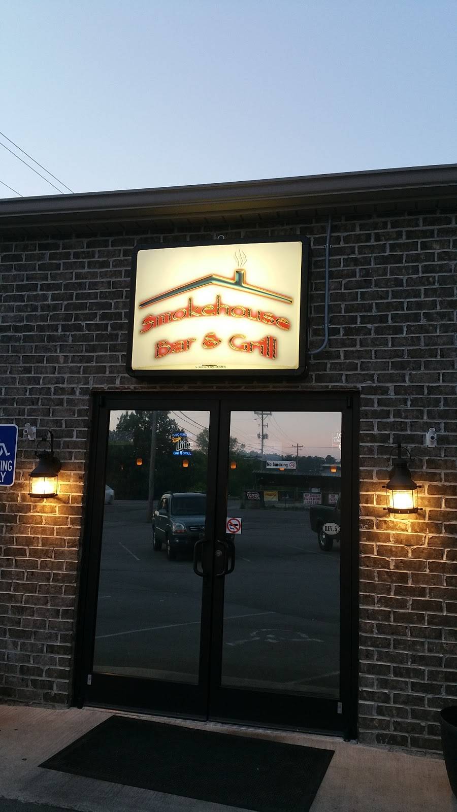 Smokehouse Bar & Grill | restaurant | 708 W Race St, Kingston, TN 37763, USA | 8652488026 OR +1 865-248-8026