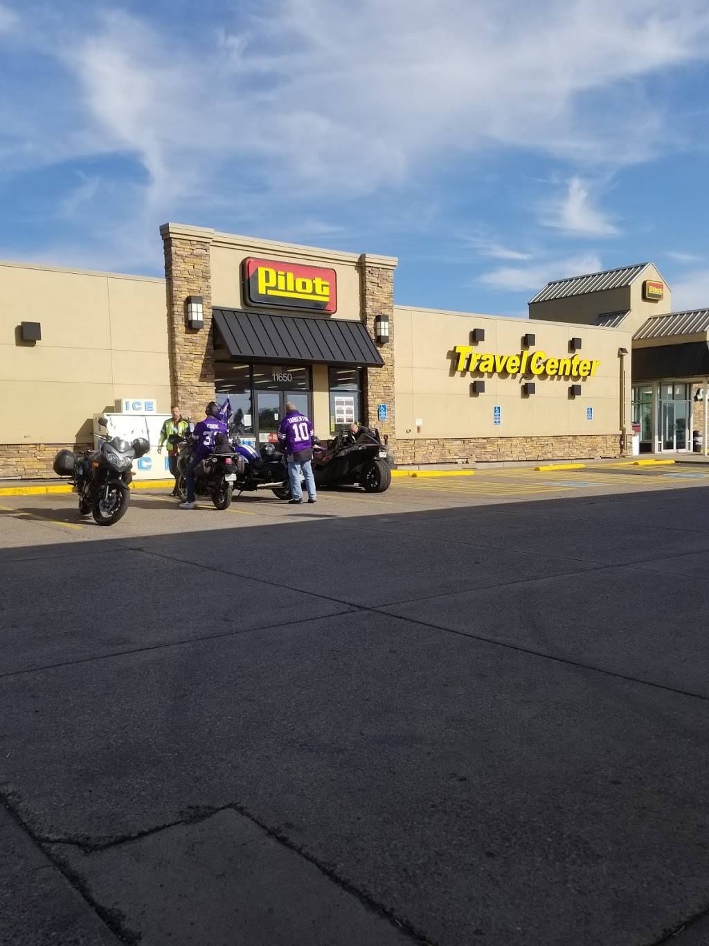 Pilot Travel Center | restaurant | 11650 Courthouse Blvd, Inver Grove Heights, MN 55077, USA | 6514383397 OR +1 651-438-3397