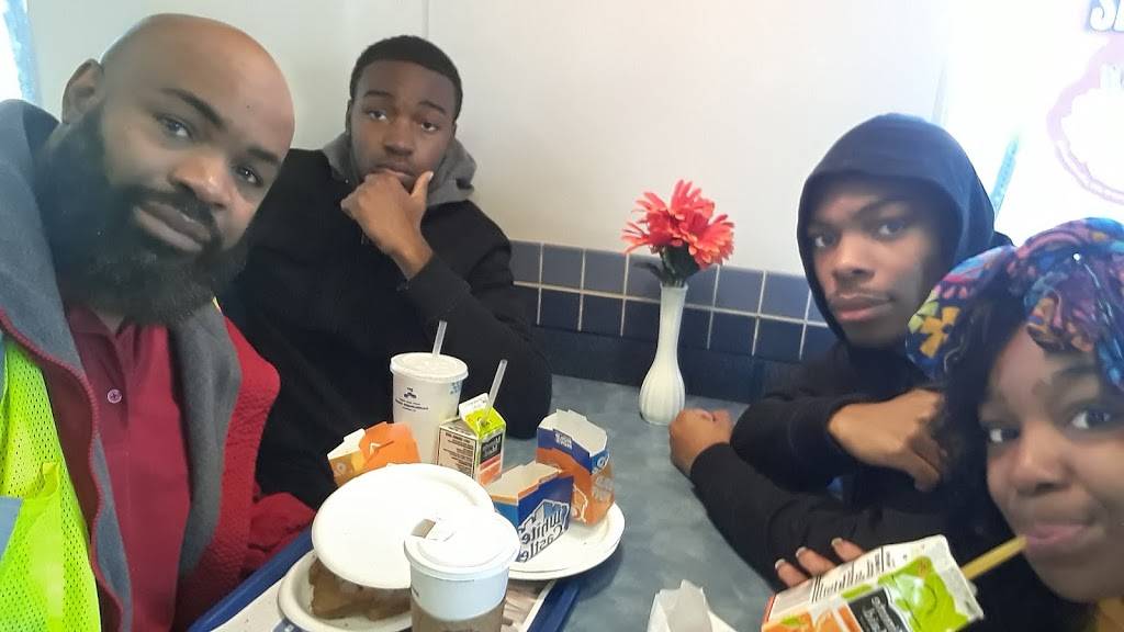 White Castle | restaurant | 5910 Crawfordsville Rd, Speedway, IN 46224, USA | 3172416316 OR +1 317-241-6316