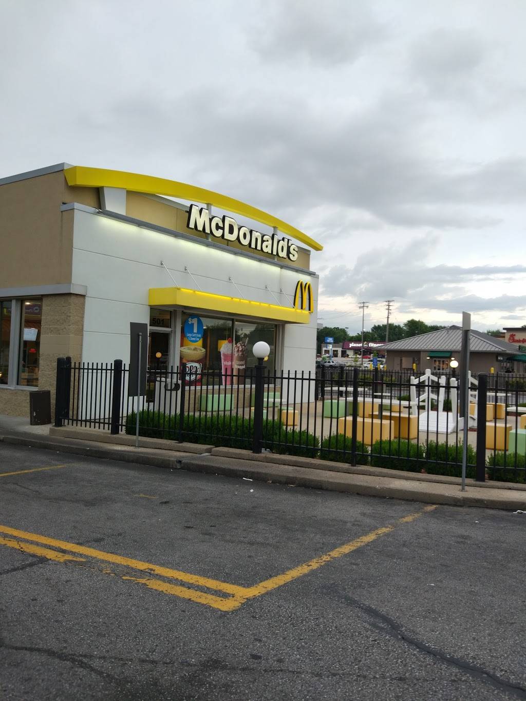 McDonalds | cafe | 501 W Sunshine St, Springfield, MO 65807, USA | 4178661372 OR +1 417-866-1372