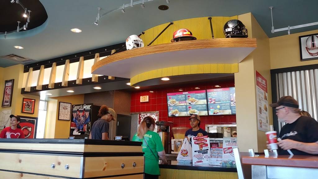 Raising Canes Chicken Fingers | meal takeaway | 9869 Colerain Ave, Cincinnati, OH 45251, USA | 5133702445 OR +1 513-370-2445