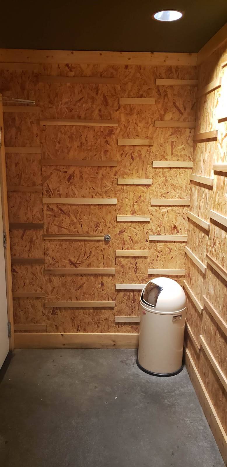 The Coop | restaurant | 400 N Lamar Blvd, Oxford, MS 38655, USA | 6622343031 OR +1 662-234-3031