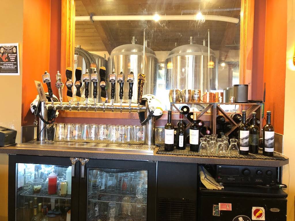 Flyers Restaurant and Brewery | restaurant | 32295 WA-20, Oak Harbor, WA 98277, USA | 3606755858 OR +1 360-675-5858