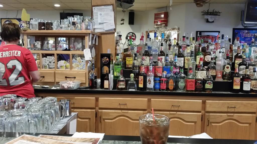 Queen Bees Bar & Grill | restaurant | 121 W James St, Paynesville, MN 56362, USA | 3202433975 OR +1 320-243-3975