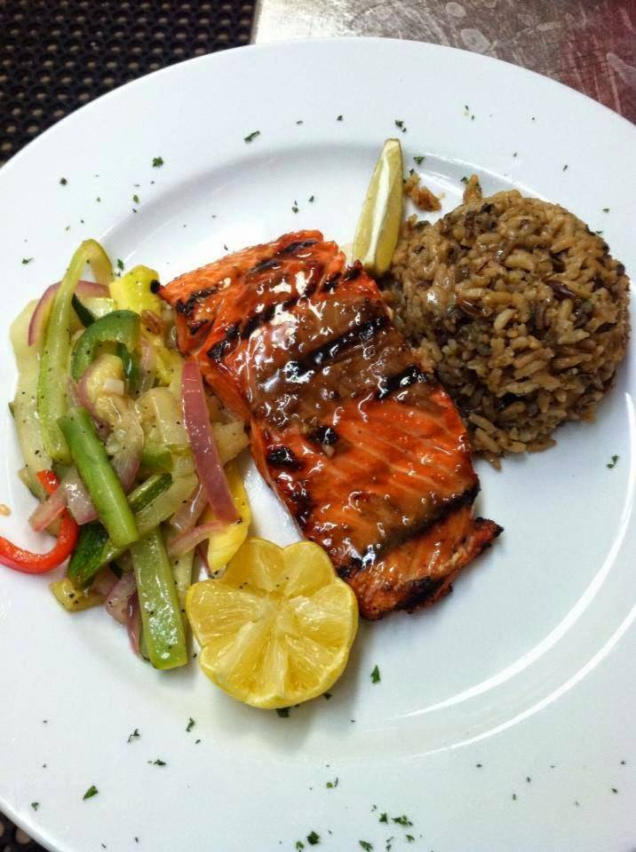 Sunset Bar & Grille | restaurant | 2140 Gunter Ave, Guntersville, AL 35976, USA | 2562640141 OR +1 256-264-0141